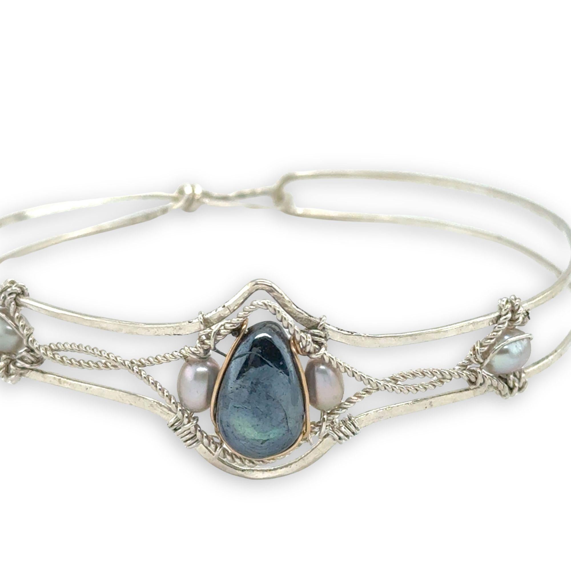Delicate bracelet with a central labradorite flashy stone and silver fresh water pearl accents