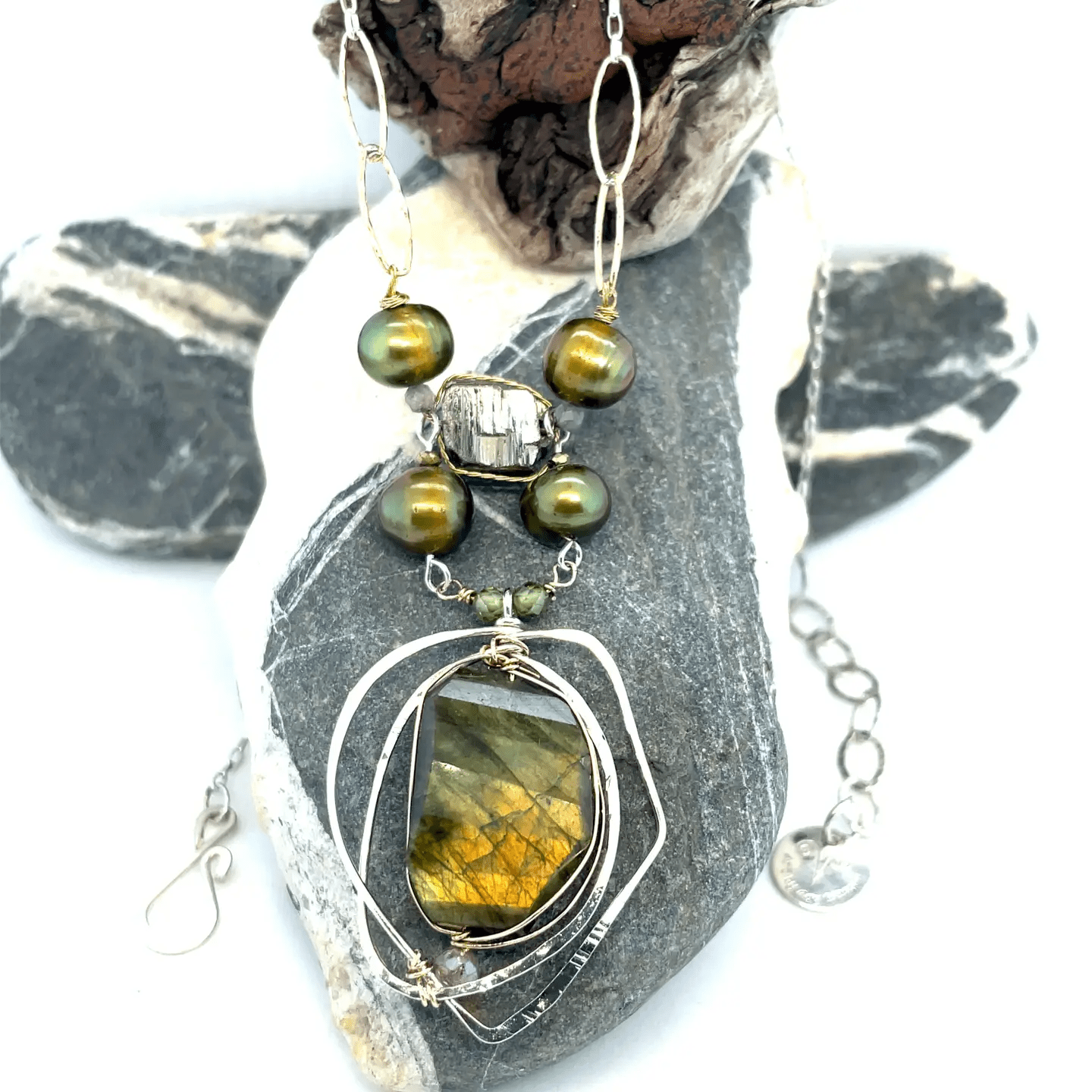 Mermaids Purse Labradorite Necklace 82078N - Art by any Means Jewelryproduct_