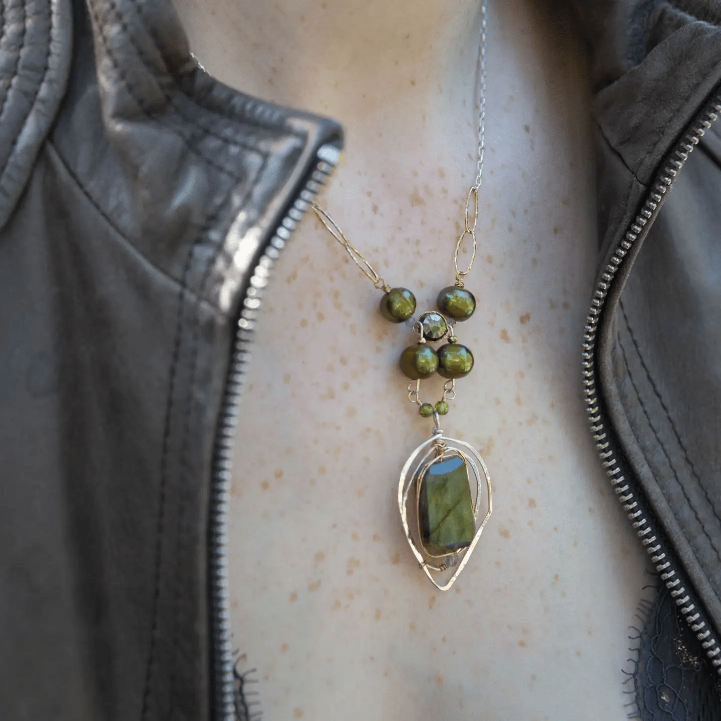 Mermaids Purse Labradorite Necklace 82078N - Art by any Means Jewelryproduct_