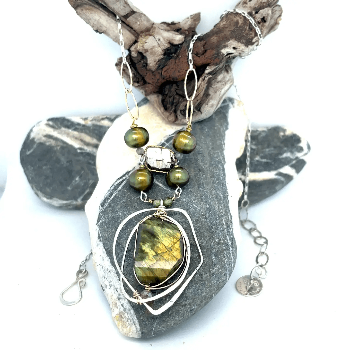 Mermaids Purse Labradorite Necklace 82078N - Art by any Means Jewelryproduct_